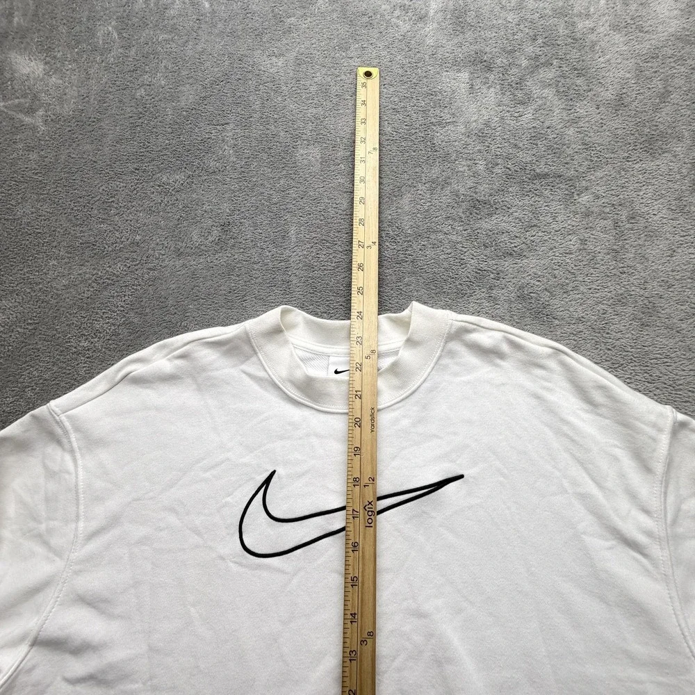 Nike Sweatshirt Womens M White Pullover Dri-FIT Swoosh Graphic‎ DQ5542-100